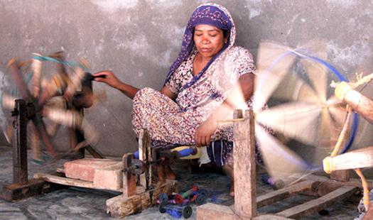 Atelier de filage, commerce équitable, Association TSDS pour le travail des femmes, Thanapara, Bangladesh