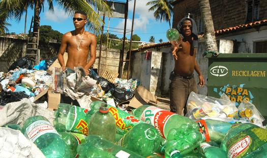 Tri et recyclage de matières premières, Communauté Emmaüs Recif, Brésil