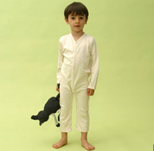 enfant sur fond vert