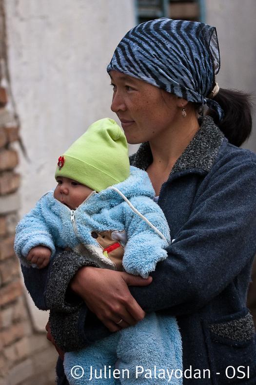 Jeune femme et son fils chez l'aiglier