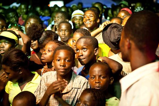 Foule sur le Champs de Mars pour assister au spectacle éducatif de la Caravane "Koute Ayiti" (vidéo) Foule sur le Champs de Mars pour assister au spectacle éducatif de la Caravane "Koute Ayiti" (vidéo)