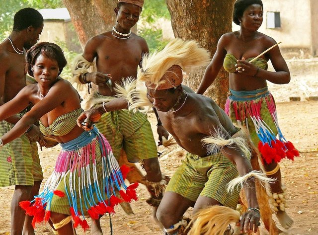 DANSES TRADITIONNELLES AFRICAINES